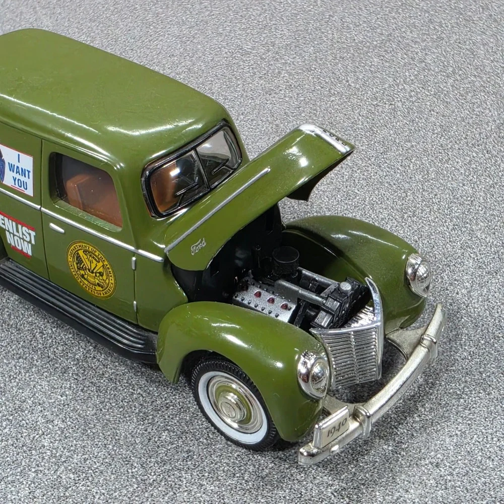 Golden Wheel 1940 Ford Sedan Delivery US Army Uncle Sam Green Excellent 1/32